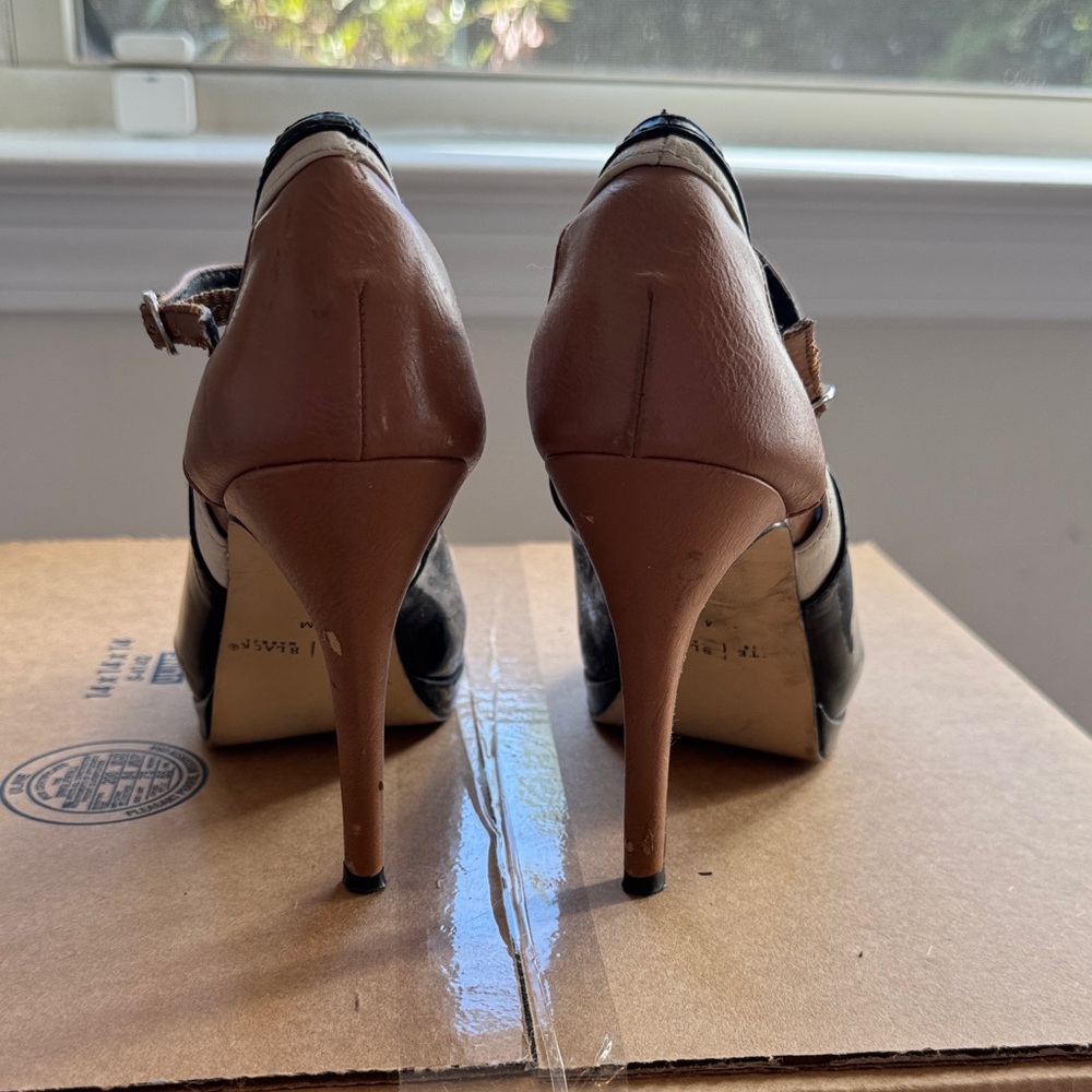 White House Black Market Black and Brown Heels - Picture 4 of 5